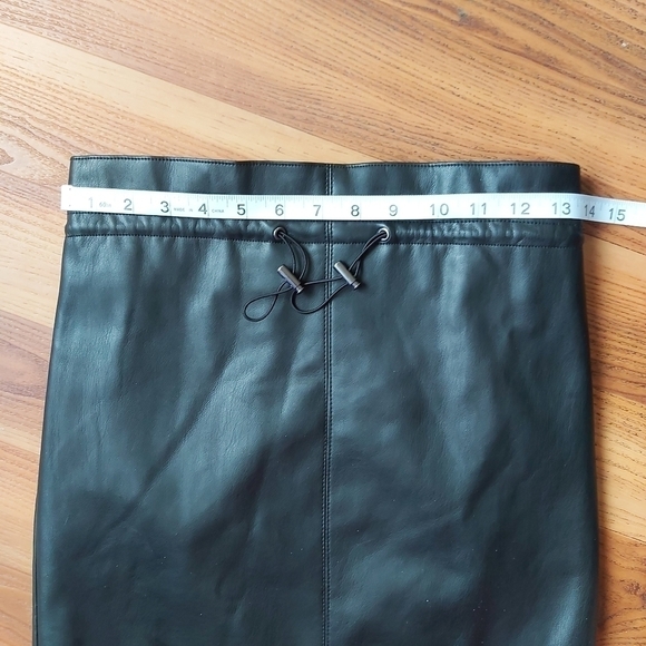NWT H&M Mini Faux Leather Skirt - Picture 6 of 7